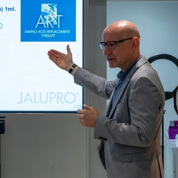 Formación Jalupro Super Hydro, Young Eye, Classic, HMW para cirujanos y médicos estéticos en Cànons Clinics Barcelona