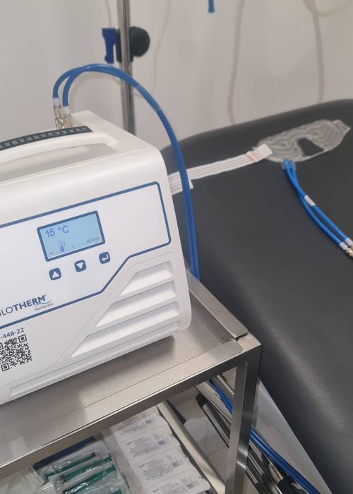 Equipo hiloterapia de Cànons Clinics, una forma de terapia de frío para mejorar la recuperación postoperatoria de los pacientes